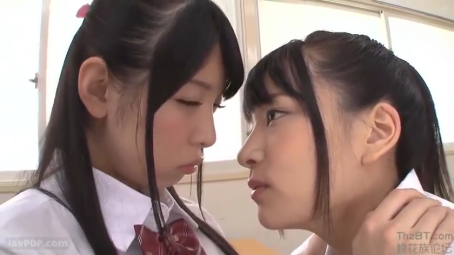 校服 · 教室 · 面部特写