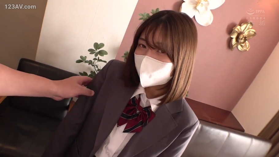 室内 · 投入 · 口交 · 跪姿 · 面部特写 · 轮奸 · 白色蕾丝背心