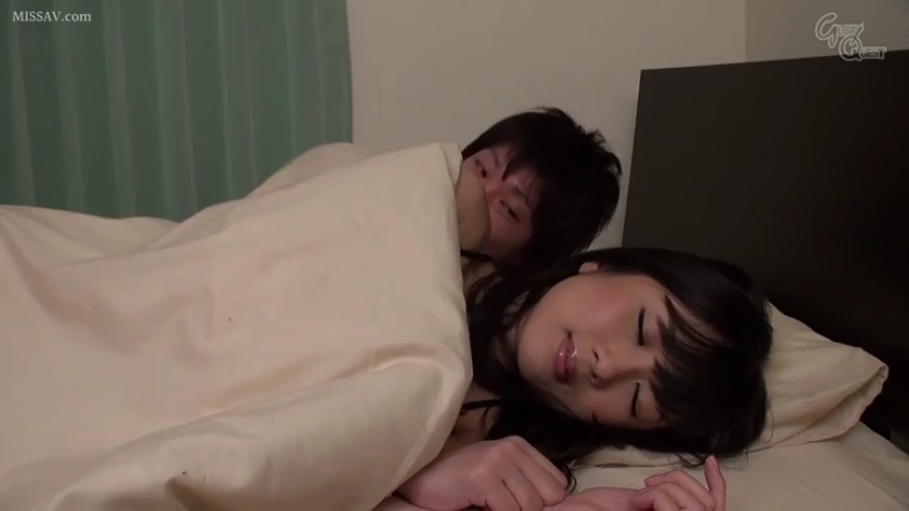 面部 · 卧室 · 闭眼 · 裸体 · 共眠 · 情侣 · 被子 · 侧躺