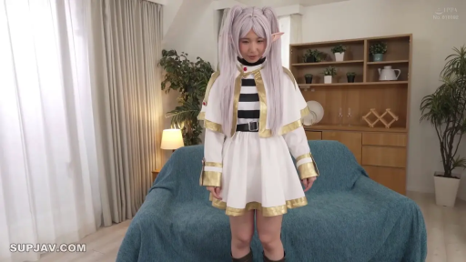 Living room · Whole body · Standing Posture · Desk lamp · 自然 · 整理衣服 · 动漫角色扮演 · 长假发