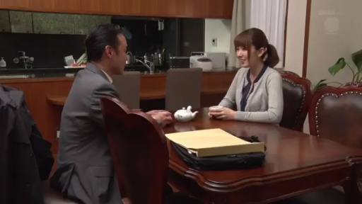 坐姿 · 交谈 · 微笑 · 茶具 · 餐厅 · 开衫 · 非色情