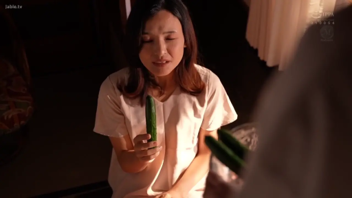 室内 · 胸部 · 站立 · 摆拍 · 妩媚 · 相框 · 深V · 红色礼服